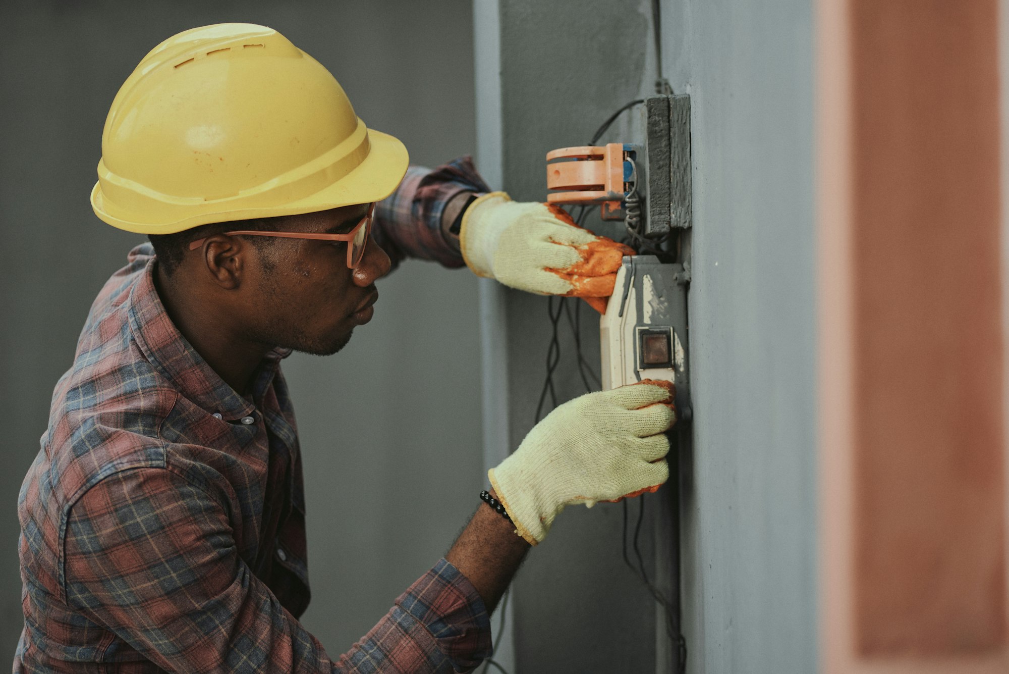 Professional electrical maintenance work on commercial systems